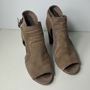 Vince Camuto Conley Buckle Tan Suede Leather Peep Toe Booties Heels Women’s 7